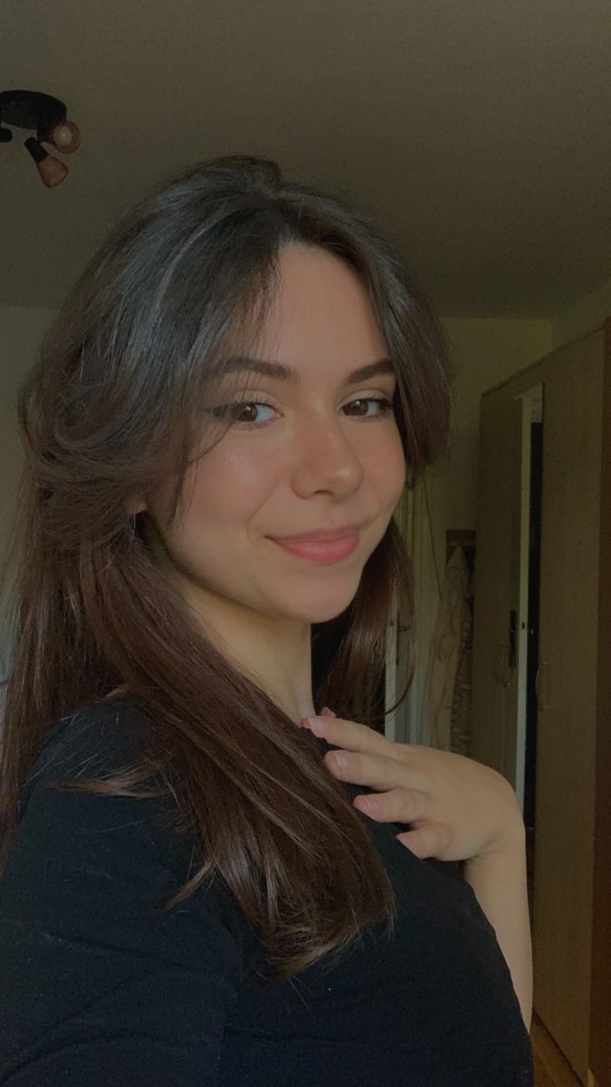 Vanessa, 19
